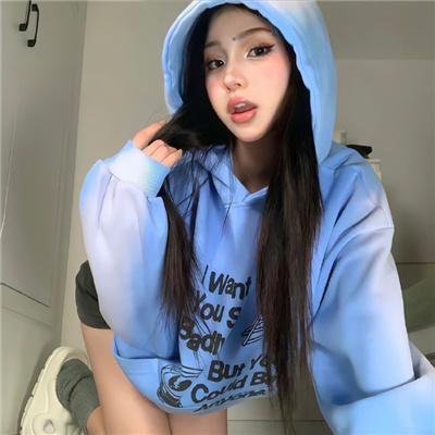 一个唱歌，另一个不唱歌